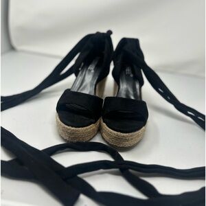 Chic Black and Tan Wedges - Size 6